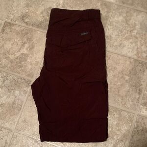Columbia Omni Shade Burgundy Cargo Shorts. Men’s size‎ 34.